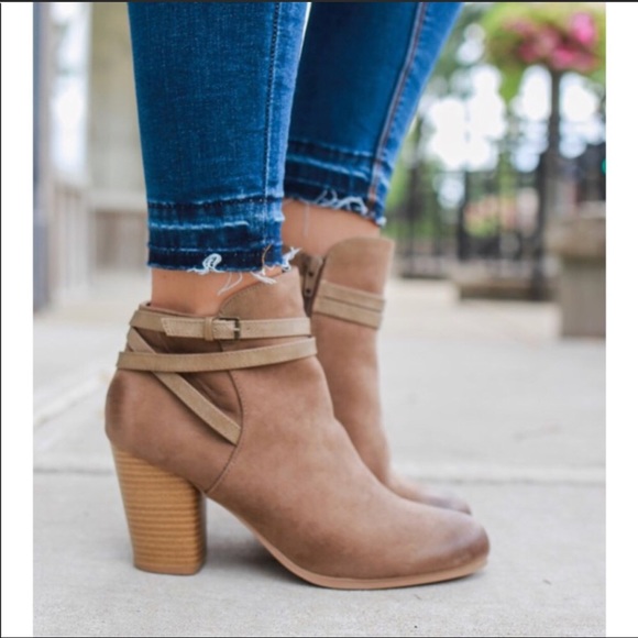 Belt wrap ankle Bootie - Picture 2 of 6